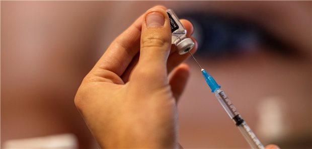 Dreieinhalb Milliliter Comirnaty? Etwas zu viel des Guten – aber zwei Impfdosen sollten es laut STIKO dennoch sein.