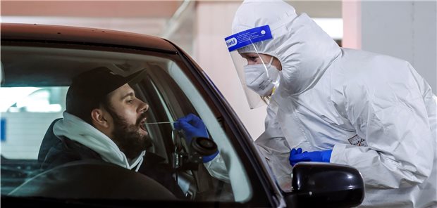 Drive-in-Testcenter in Köln für Antigen-Schnelltests: Seit Montag haben Bürger auch ohne Symptome einmal pro Woche Anspruch auf einen kostenlosen Schnelltest.