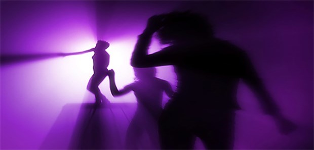 Hauptsache high – So viele Besucher nehmen Drogen in Berliner Clubs Drogen in Berliner Clubs: anscheinend Alltag. Mehr als die Hälfte gab in einer nicht-repräsentativen Umfrage an, im letzten Monat hier Amphetamine genommen zu haben.