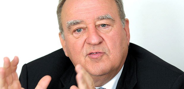 Apotheker setzen Kassen Pistole auf die Brust Droht mit der Schiedsstelle: DAV-Chef Fritz Becker.