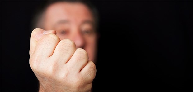 Therapie im Knast könnte Rückfälle verhindern Drohung: Viele gewalttätige Delinquenten sind suchtkrank. Therapien helfen gegen das hohe Rückfallrisiko.