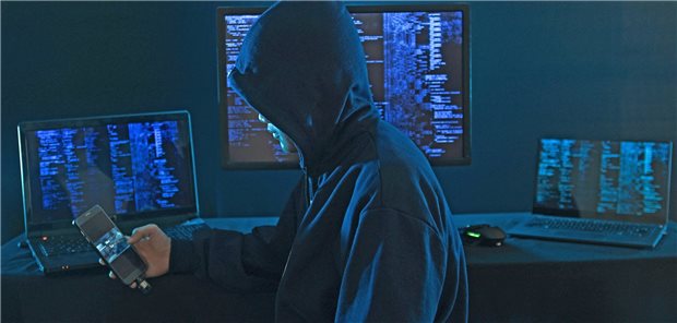 Dunkelmänner unterwegs? Hacker auf der Suche nach ungeschützten Daten im Netz werden bei Ärzten immer noch fündig. Nicht immer können sie mit den Daten auch etwas anfangen.