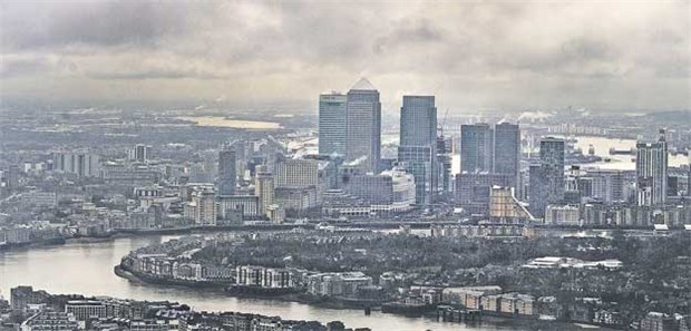 Brexit-Ängste schicken Immobilienwerte auf Talfahrt Dunkle Wolken über der Londoner City - allerdings nicht, was die Nachfrage nach Gewerbeimmobilien betrifft.