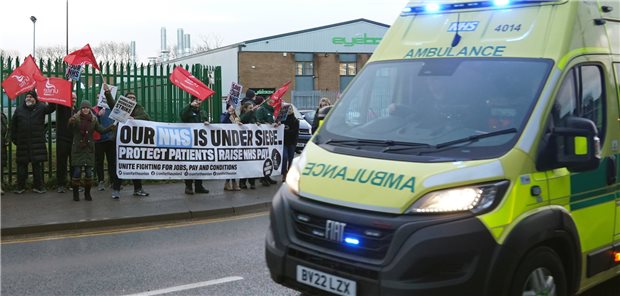 Streiks im britischen Gesundheitswesen gehen in neue Runde Durch das britische Gesundheitswesen rollt seit einigen Wochen eine Streikwelle. Die Beschäftigten im National Health Service fordert eine kräftige Lohnerhöhung.