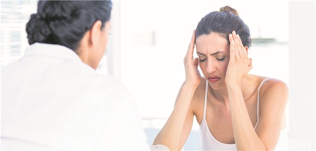 Kopfschmerz-Patienten nicht mit "Ja-Nein-Fragen" löchern! Durch offene Fragen sollten Kopfschmerzpatienten die Gelegenheit bekommen, die ganze Bandbreite ihrer Beschwerden zu schildern.