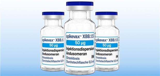 Durchstechflaschen mit je einer Einzeldosis des neuen COVID-Varianten-Impfstoffs von Moderna.