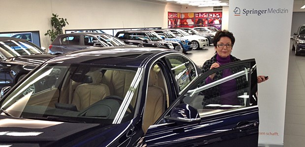 BMW-Gewinn geht nach Tutzing Durfte mit einem neuen BMW 320d davon fahren: e.Med-Abonnentin Dr. Irmela Mittelhammer.