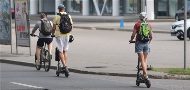 E-Scooter – kontraproduktiv für die Prävention E-Scooter konterkarieren die gesundheitspolitische Forderung nach vermehrter körperlicher Aktivität zur Krankheitsprävention, sagt unser Gastautor Professor Stephan Martin. Er verweist zudem auf die hohe Unfallgefahr.
