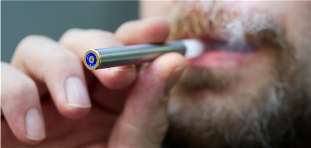 US-Ärzte sollen kranke Dampfer identifizieren E-Zigarette: Schuld an den Lungen-Toten in den USA? Die Industrie versucht, die Wogen zu glätten. Währenddessen passen Ärzte besser auf.