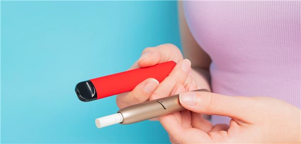 E-Zigaretten und Tabakerhitzer sollen weniger Schadstoffe produzieren als herkömmliche Tabakzigaretten. Harmlos sind aber auch sie nicht.