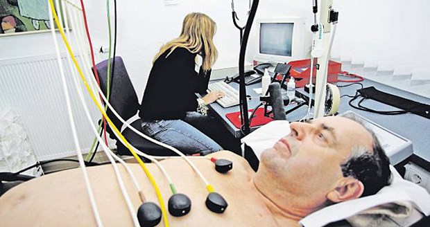 Schlaganfallrisiko besser vorhersagen EKG-Untersuchung bei Verdacht auf Vorhofflimmern.