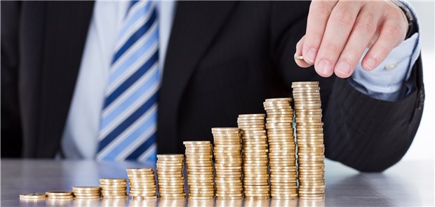 Auf die langfristige Performance kommt es an ETF oder aktiv gemanagte Fonds? Auf die langfristige Rendite kommt es an.