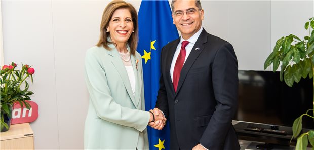 Startschuss für EU-US-Taskforce für Gesundheit EU-Gesundheitskommissarin Stella Kyriakides empfängt in Brüssel US-Gesundheitsminister Xavier Becerra.