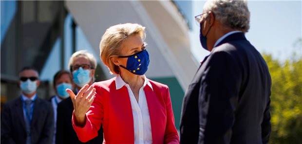 EU will globale Impfstoff-Versorgung verbessern – ohne Patentfreigabe EU-Kommissionspräsidentin Ursula von der Leyen und Portugals Premierminister Antonio Costa am Samstag (8. Mai) in Porto