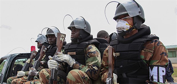 'Ebola ist außer Kontrolle' Ebola wird zum Sicherheitsproblem: Militäreinsatz in Liberia.