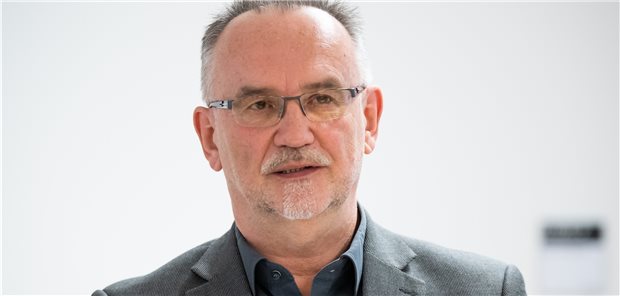 Wenig Geld und viele Herausforderungen „Egal, wer in der 20. Legislaturperiode regiert: Das Geld wird knapper sein, denn die Kassen sind relativ leer geräumt“, so Peter Noack, KV-Chef in Brandenburg.