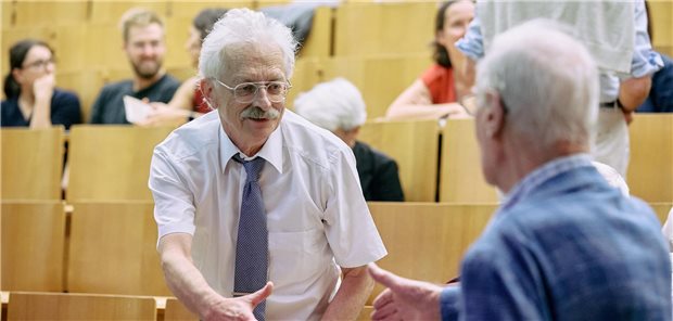 Ehemalige Weggefährten und Weggefährtinnen ließen es sich nicht nehmen, sich persönlich von Professor Rammensee zu verabschieden.