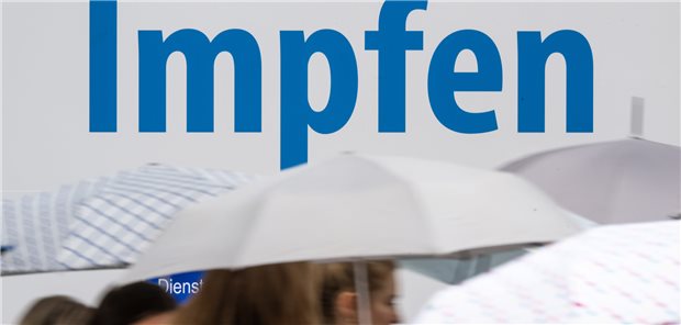 Rund 1.650 Anrufe bei Post-Vac-Hilfetelefon in Bayern Ehemaliges Impfzentrum in München: In Bayern können sich Menschen, die vermuten, dass sie an einem Post-Vac-Syndrom leiden, an das Hilfetelefon des Landesamts für Gesundheit wenden.