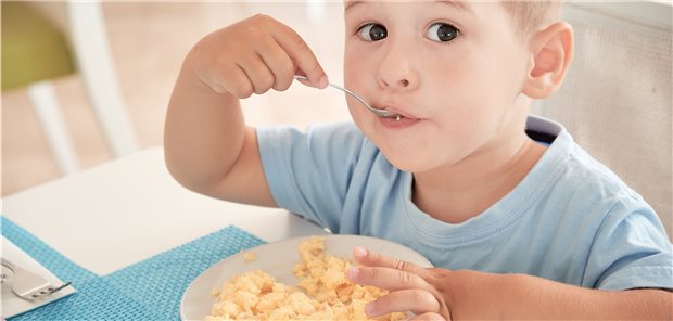 Eier essen ohne Reue: Nach neuen Studiendaten entwickeln 90 Prozent der einjährigen Kinder mit Eiallergien binnen fünf Jahren eine Toleranz (Symbolbild mit Fotomodell).
