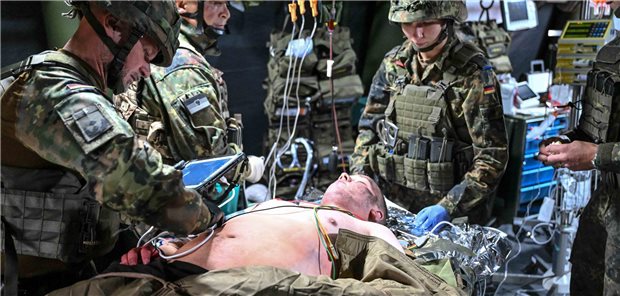 Eigenständig oder nur noch Teil einer Dienstleistungsabteilung: Die Zukunft des Sanitätsdienstes der Bundeswehr wird derzeit von der Politik verhandelt.