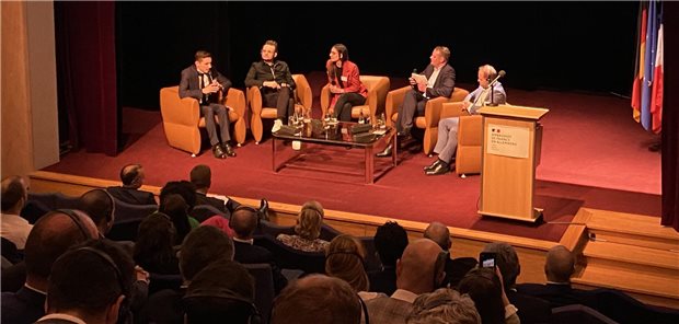 Ein Abend für die deutsch-französische Freundschaft in der französischen Botschaft: Podiumsdiskussion über die Digitalisierung im Gesundheitswesen.