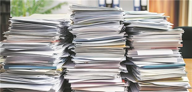 Ein Aktenstapel: Wer hat Lust, das abzuarbeiten?
