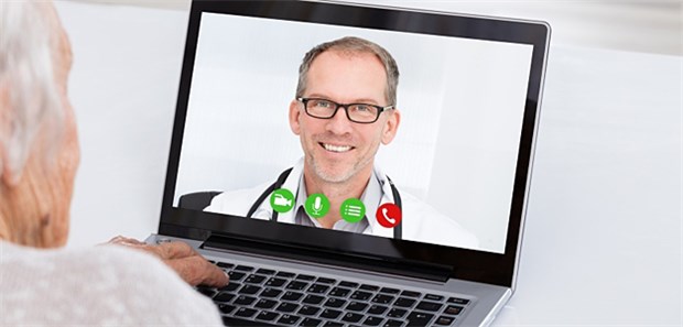 Sorgfaltspflicht bindet Ärzte Ein Arzt-Patienten-Gespräch via Internet.