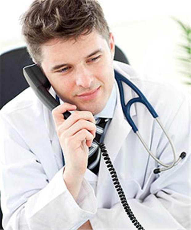 Vorsicht! Diese Tücken lauern bei der Fernbehandlung Ein Arzt am Telefon: Eine Diagnose darf er nicht stellen, ohne dass er den Patienten zuvor persönlich untersucht hat.