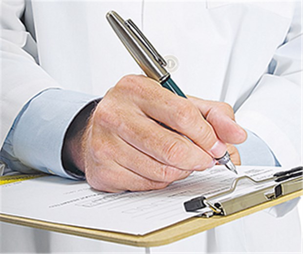 Behandlungsfehler: Schlichtungsstellen sind forscher als Gerichte Ein Aufklärungsformular mit handschriftlichen Einträgen und Ergänzungen macht vor Gericht einen guten Eindruck.
