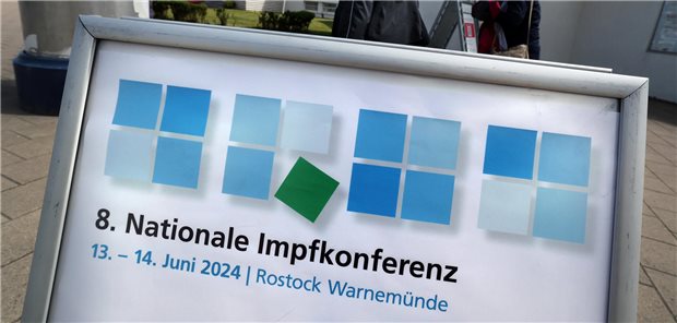 Neue Konzepte für mehr Impfbegeisterung Ein Aufsteller weist den Weg zur 8. Nationalen Impfkonferenz im Kurhaus. Rund 250 Fachleute beraten zwei Tage lang über Vorsorgeimpfungen und Impfaufklärung.