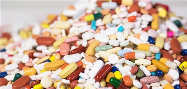 EU will raus aus der Abhängigkeit Ein Berg von Medikamenten: Gesundheitspolitiker der EU wollen raus aus der einseitigen Abhängigkeit von pharmazeutischen Produktionsstätten in China und Indien.