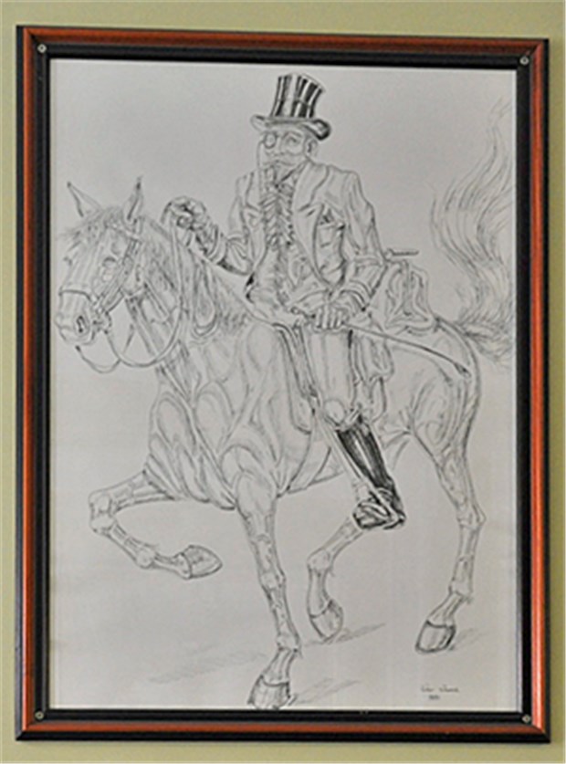Mit dem Fahrrad auf Hausbesuch in Schwabing Ein Bild in einem Durchgang zur Praxis von Dr. Tigris Seyfarth weist auf die Historie des Gebäudes hin. Der erste Arzt, der dort praktizierte, ritt noch zu Pferd zum Hausbesuch.