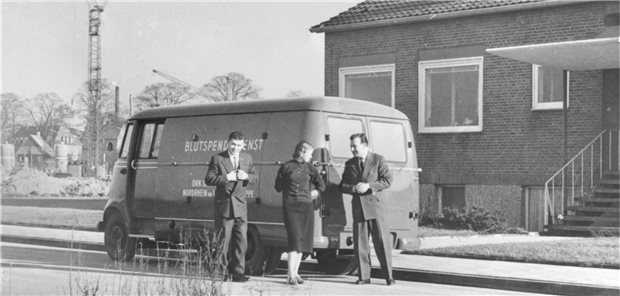 70 Jahre Blutspendedienst: Grubenunglück führte zu steten Blutspenden Ein Blutspende-Fahrzeug aus dem Jahr 1952.