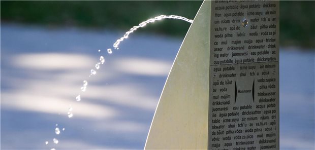 Trinkwasserbrunnen in den Städten können Beiträge gegen die Dehydrierung gestresster Stadtbewohner leisten.