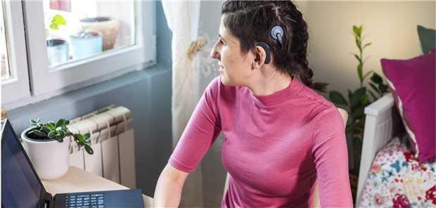 Ein Cochlea-Implantat ermöglicht vielen Trägern eine bessere Teilhabe am sozialen wie am Arbeitsleben. Für Deutschland will die Deutsche Gesellschaft für Hals-Nasen-Ohren-Heilkunde, Kopf- und Halschirurgie Transparenz in puncto Qualität in der Versorgung schaffen.
