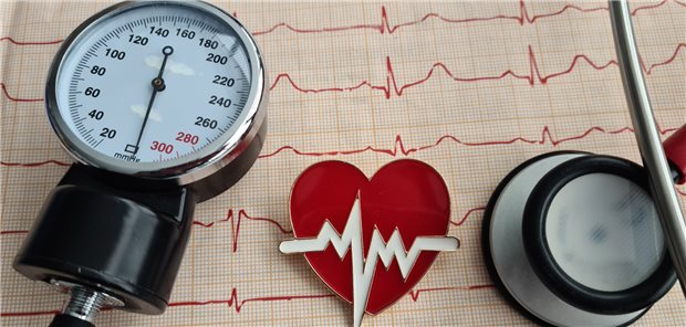 Ein EKG und die Bestimmung des Blutdrucks sollen Teil des Herz-Checks ab 50 sein, wenn es nach der DGK geht.
