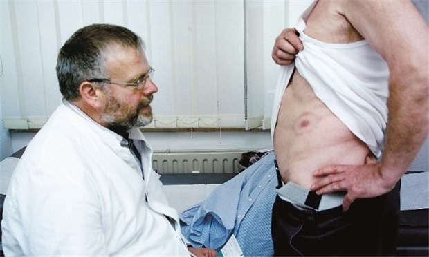 Was tun bei Borrelioseverdacht? - Gesellschaft gibt Tipps für die Diagnostik nach Zeckenstich Ein Erythema migrans ist ein deutliches Zeichen einer Borrelien-Infektion. Betroffene sollten umgehend mit Antibiotika behandelt werden.