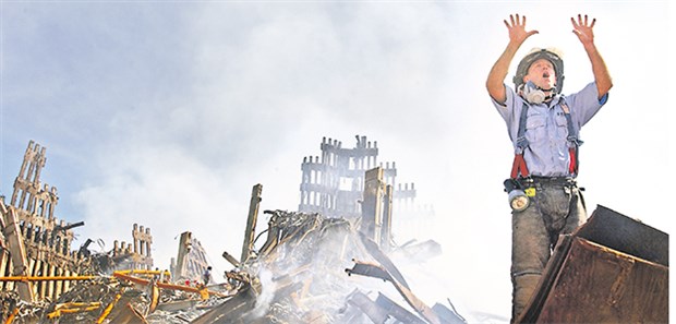 Das Leid der Helfer 15 Jahre nach dem Terror Ein Feuerwehrmann fordert zehn Kollegen für den Einsatz in den Trümmern an.