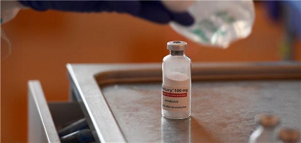WHO rät von Remdesivir bei COVID-19 ab Ein Fläschen Remdesivir in einer Klinik in Prag.