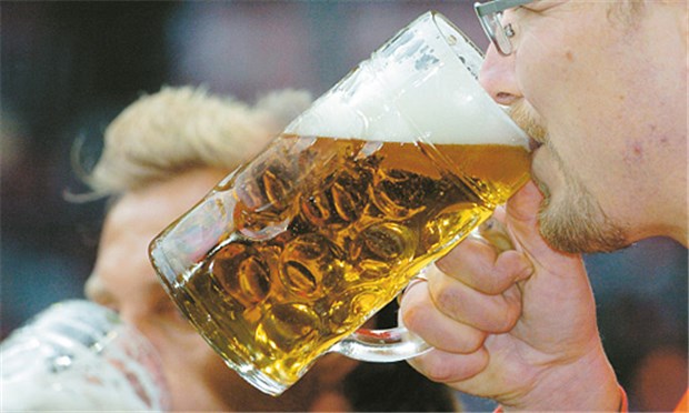 Alkoholhepatitis? Sechs Wochen Karenz! Ein Gläschen in Ehren: Zwar verzeiht die Leber viel, doch auch ihre Kapazität ist endlich.