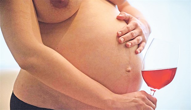 Fast jeder Fünfte findet Bier für Schwangere vertretbar Ein Glas Wein kann doch nicht schaden? Das denken laut einer Umfrage 18 Prozent der Bundesbürger.