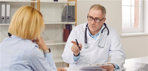 Ein Großteil der Patienten kommt laut einer aktuellen Studie mit akuten Beschwerden in die Hausarztpraxis.