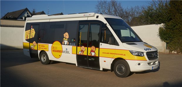 Ein Hebammenmobil des Arbeiter-Samariterbundes ist bereits im Kreis Ahrweiler unterwegs, der von der Flutkatastrophe im Jahr 2021 besonders stark betroffen war.