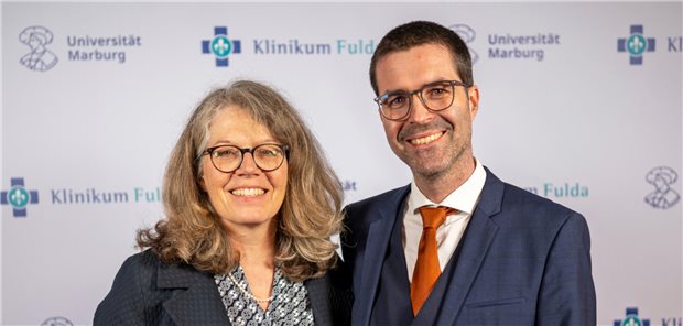 Ein Institut, zwei Standorte: Prof. Dr. Annette Becker und Prof. Dr. Roland Koch aus dem Leitungsteam des Instituts für Allgemeinmedizin der Philipps-Universität Marburg. Martin Engel