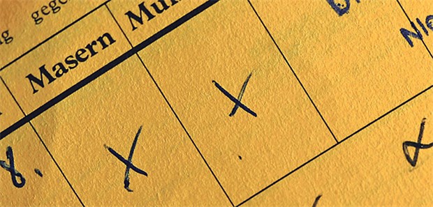 KBV bietet kostenlosen Impf-Check Ein Kreuz, das die KBV-Vize Regina Feldmann mit Sicherheit gerne sieht: Bestätigung der Masern-Vakzinierung im Impfpass.