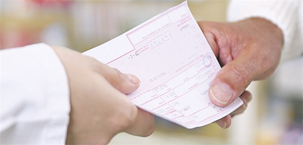 Ärzte meist als 'gutgläubiges Werkzeug' missbraucht Ein Luftrezept? In einigen Fällen sollen womöglich Patienten Apotheker bei Betrügereien unterstützt haben.