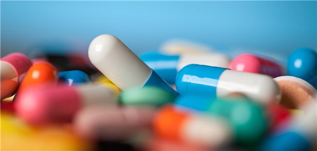 Orphan Drugs – Risiken für ein Modell Ein Medikament unter vielen, das wenigen hilft? 2400 Wirkstoff-Kandidaten in der EU haben den Orphan-Drug-Status.