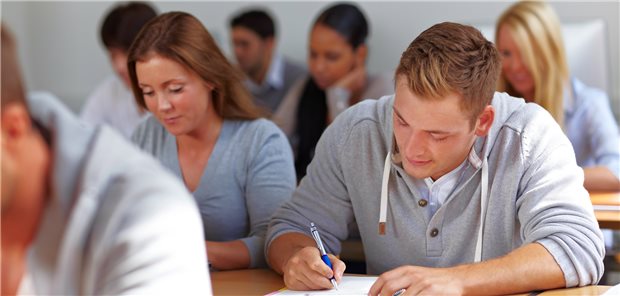 Ein Medizinstudent ist nach zwei nicht bestandenen Prüfungen durchgefallen. Einen Anspruch auf eine weitere Wiederholungsklausur hatte er aus Sicht des Gerichts nicht.