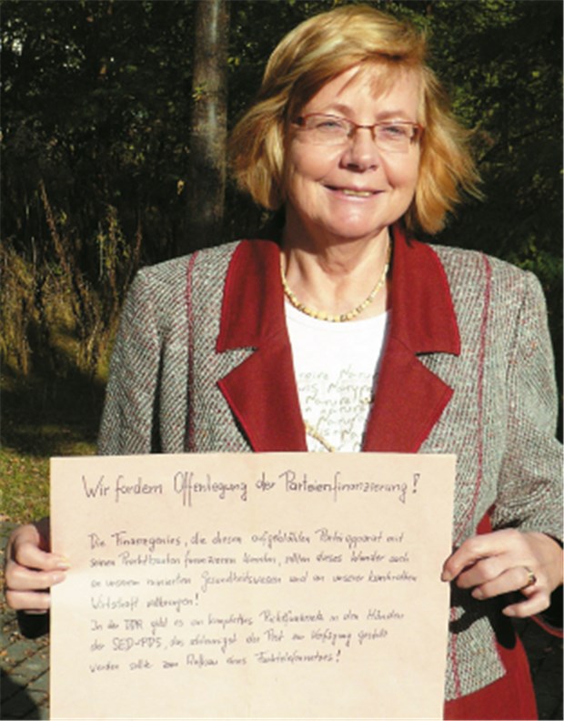 Bleibe im Lande und wehre dich täglich Ein Plakat für die Wandzeitung - der Protest im Herbst 1989, den sich Dr. Ulrike Schwäblein-Sprafke traute. Das Plakat von damals hat sie noch heute.