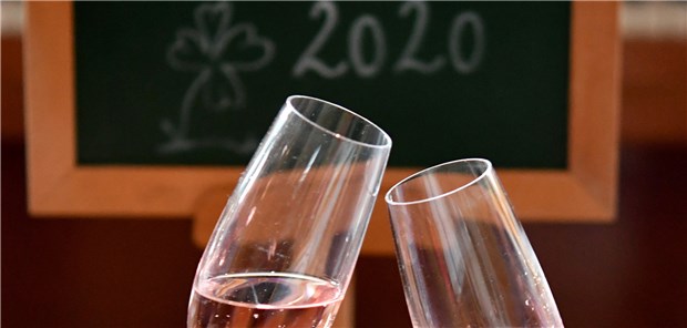 Unbeschwert ins neue Jahr – mit alkoholfreiem Sekt Ein Prosit auf das neue Jahr: Das geht inzwischen immer häufiger mit alkoholfreiem Sekt.